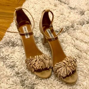 Steve Madden Synfull Fringe Suede Sandals Tan